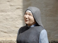 Alltagsmenschen Betonfigur Nonne Foto Simone Thieringer