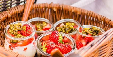 k-Picknick mit Erdbeeren(c)Münsterland e.V._Foodistas.jpg
