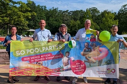 Poolparty Schwimmbad